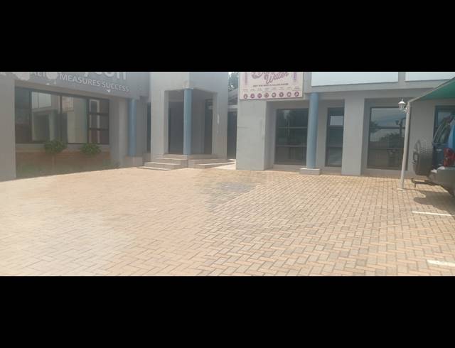 380M² OFFICE FOR SALE IN FLAMWOOD